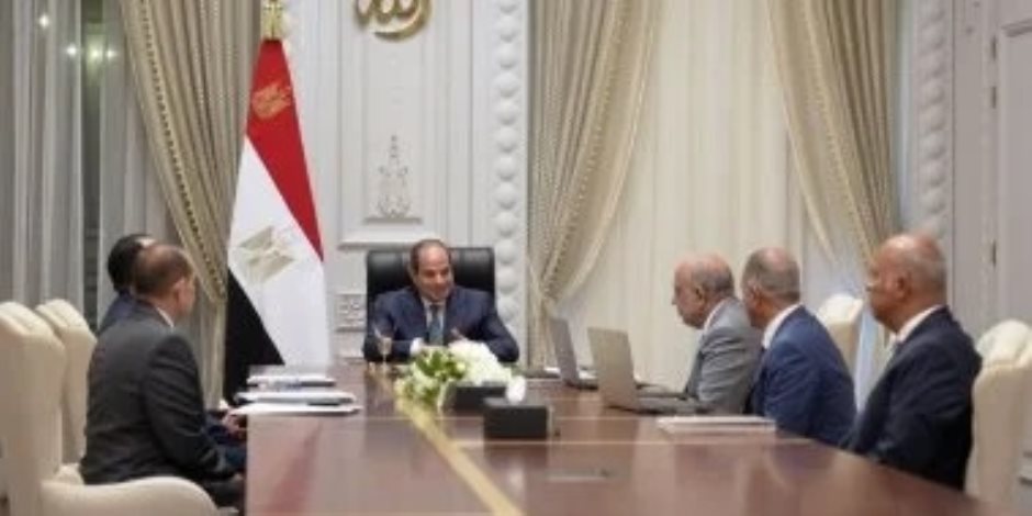 الرئيس السيسى يوجه بتنمية التصنيع المحلي في صناعات الرمال السوداء والأسمدة