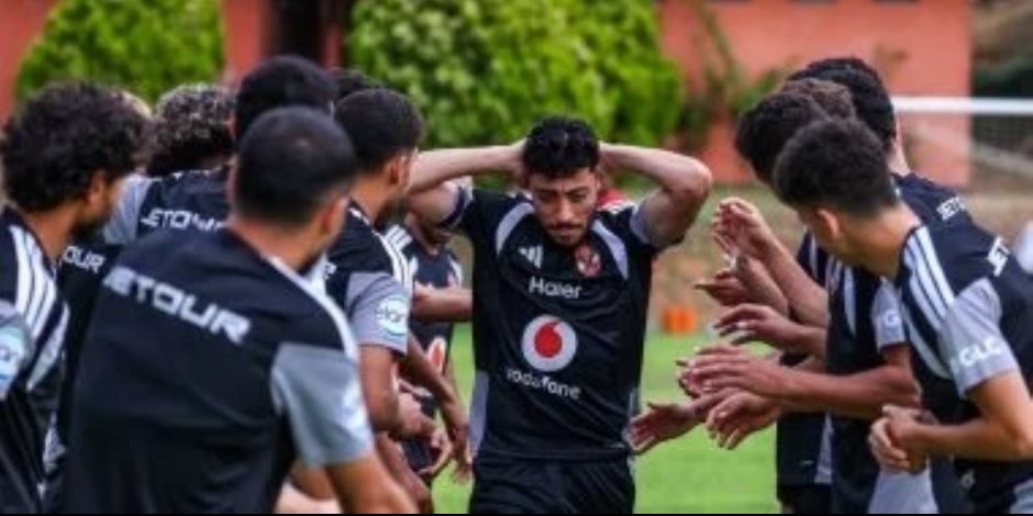 أكرم توفيق يشارك في مران الأهلي بإسبانيا وممر شرفي من لاعبي الفريق.. صور