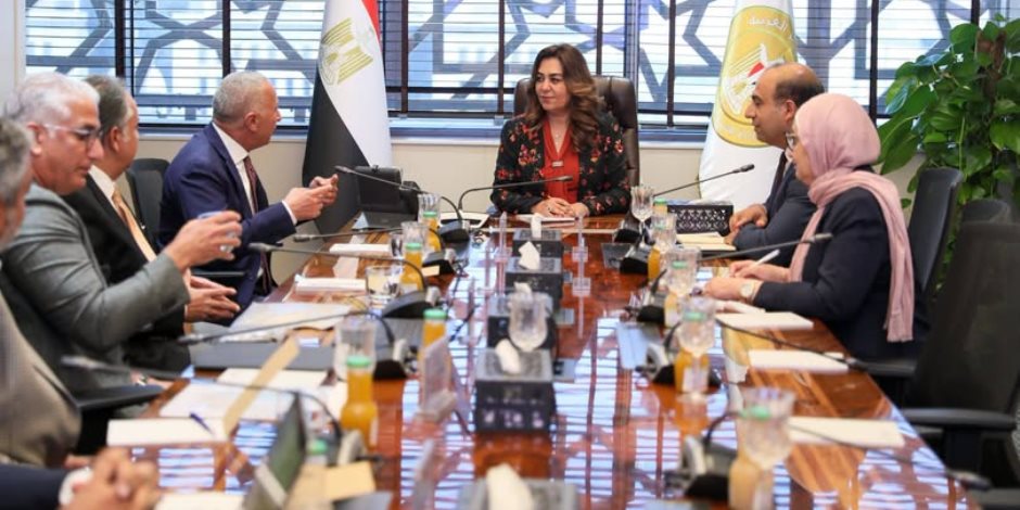 تحويل المخلفات إلى وقود.. الحكومة تبحث مع مستثمرين توسيع فرص الاستثمار البيئي