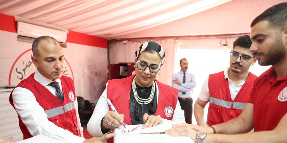 رئيسة "القومي للمرأة" تشيد بدعم السيدة انتصار السيسي للعمل الإنساني.. وتؤكد: التطوع يجسد قيم التضامن والتكافل