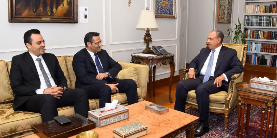 وزير الخارجية يستقبل نقيب الصحفيين ويشيد بالدور الوطني للصحافة المصرية