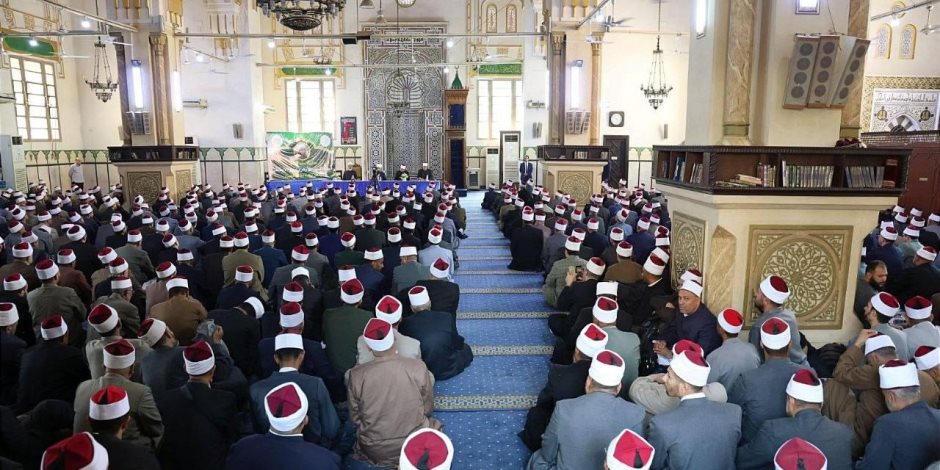 وزير الأوقاف يعقد اجتماعًا مع أئمة أوقاف الجيزة لبحث تطوير العمل الدعوي والارتقاء بالأداء