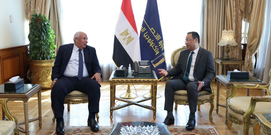 وزير الاتصالات: مشروعات التحول الرقمي تسهم في الارتقاء بجودة الخدمات الرقمية المقدمة لأهالي مطروح