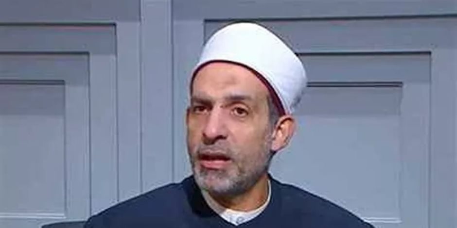 هل يجوز الصلاة جلوسًا مع القدرة على القيام؟.. أمين الفتوى يجيب