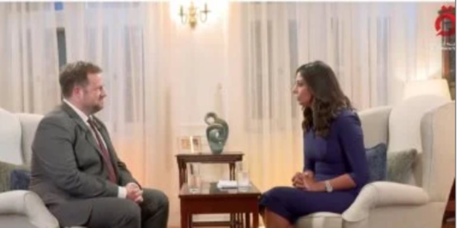 وزير بريطاني: اتفاق جديد مع مصر للتعاون في ملف الهجرة والشراكة في الطاقة