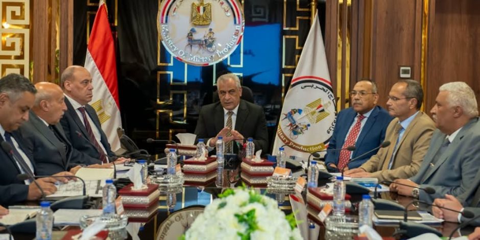 وزير الإنتاج الحربي يتابع الموقف التنفيذي للتعاقدات وخطط تطوير شركات الإنتاج الحربي المصنعة للذخائر