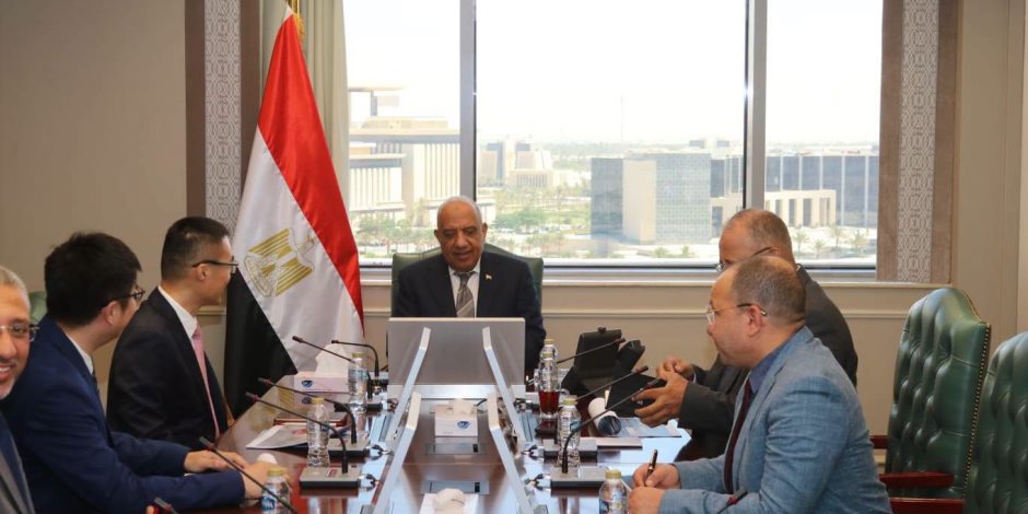 وزير الكهرباء يتابع مع شركة هواوي الصينية مستجدات مشروع التصنيع المحلي لبطاريات تخزين الطاقة 