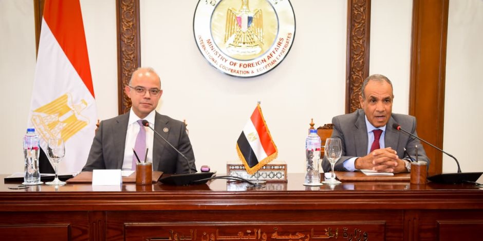 وزير الخارجية يلتقي مع وزير الاستثمار والتجارة الخارجية
