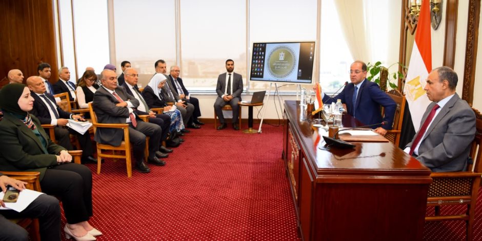 وزير الخارجية يستقبل وزير المالية ويعقدان لقاء مع السفراء المنقولين للخارج 