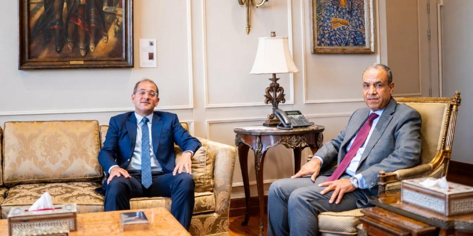 كجوك في حوار مفتوح مع رؤساء البعثات الدبلوماسية بالخارج: «اقتصادنا بدأ يتحسن.. والقطاع يستحوذ على 60% من الاستثمارات» 