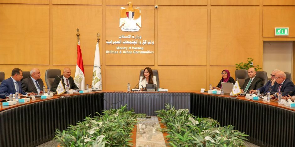 وزيرة الإسكان تتابع موقف منظومة مياه الشرب والصرف الصحي بمحافظة القاهرة ومدينة القاهرة الجديدة