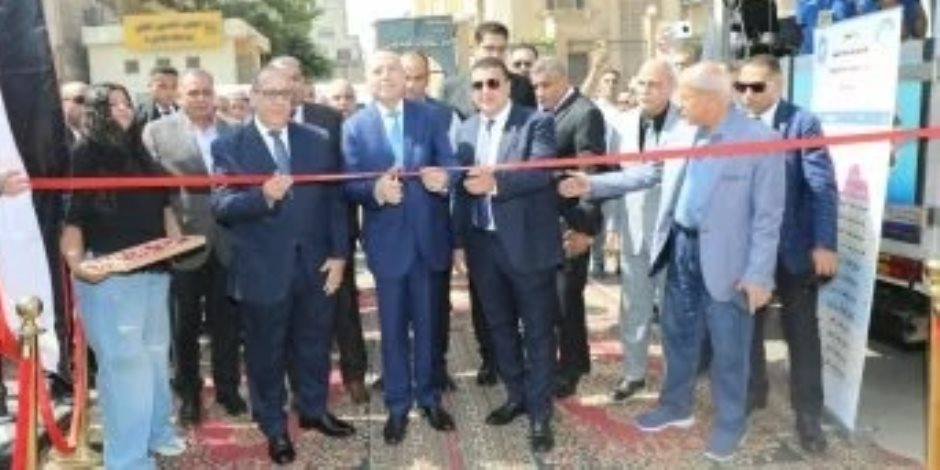 محافظ القاهرة يفتتح سوق اليوم الواحد بحي وسط بتخفيضات تصل لـ 20%