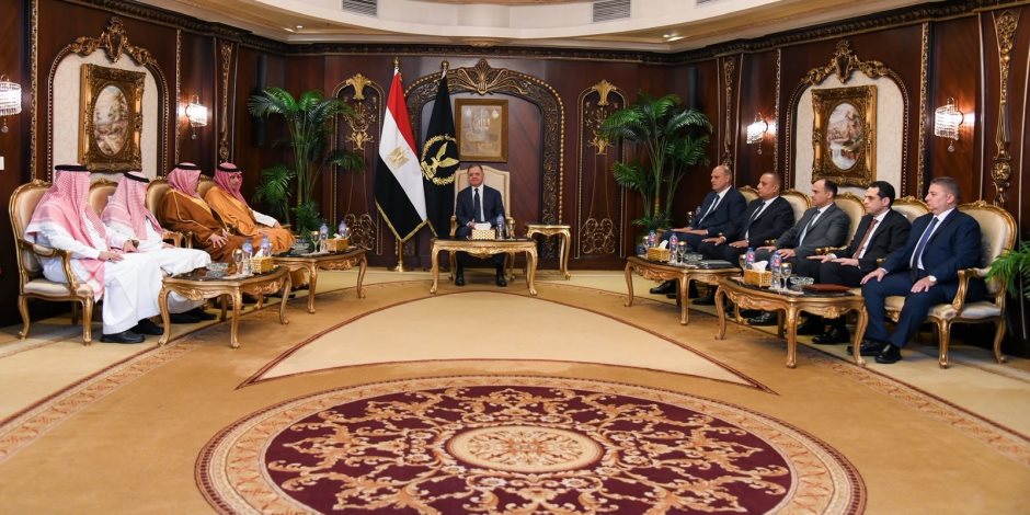 وزير الداخلية يبحث مع رئيس جامعة نايف العربية تعزيز التعاون الأمني وتبادل الخبرات