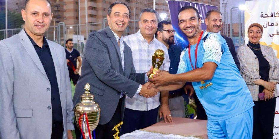 «أنت أقوى من المخدرات».. مدير صندوق مكافحة الإدمان يلتقي متعافين بالإسكندرية ويشهد تكريم أبطال «البطولة تعافي»