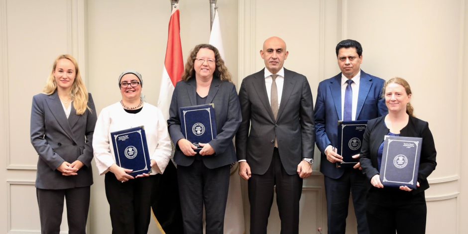 التعليم توقع بروتوكولًا مع «جوته» و«هوبر» لإتاحة كتاب اللغة الألمانية «Dabei» لطلاب البكالوريا المصرية