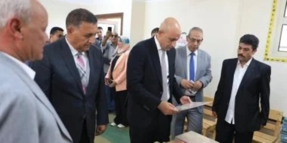 وزير التعليم يشدد على تسليم الكتب للطلاب في موعدها وتحقيق الانضباط بالمدارس