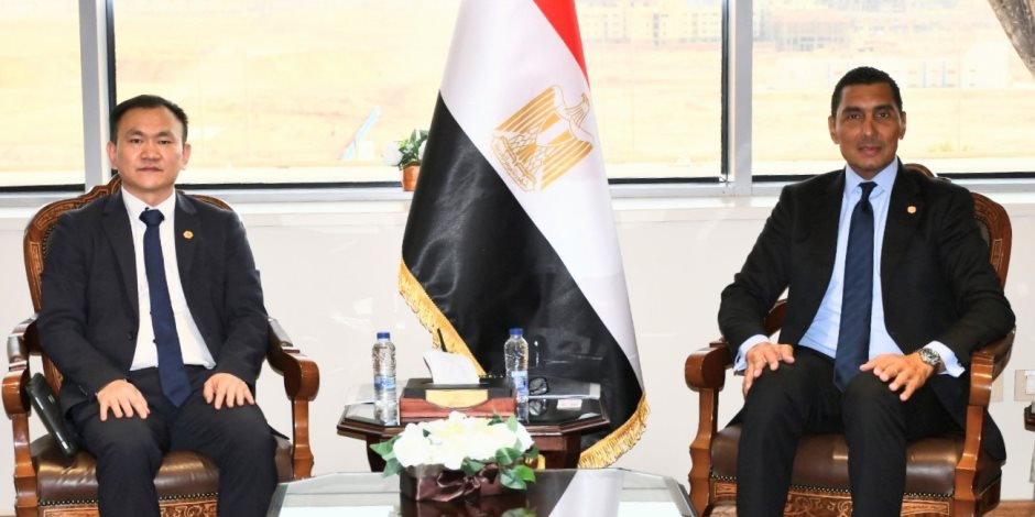 وزير الشباب والرياضة يبحث مع «هاواوي» توسيع برامج تأهيل الشباب في الذكاء الاصطناعي والتحول الرقمي