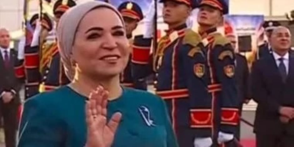 مستوحى من الشعار الصيني للسلام ويرمز للروابط الخالدة .. رسالة "بروش" السيدة انتصار السيسي في استقبال الرئيس الصيني وقرينته