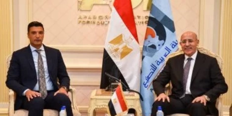 رئيس العربية للتصنيع ووزير الصناعة يبحثان الاستفادة من القدرات التصنيعية