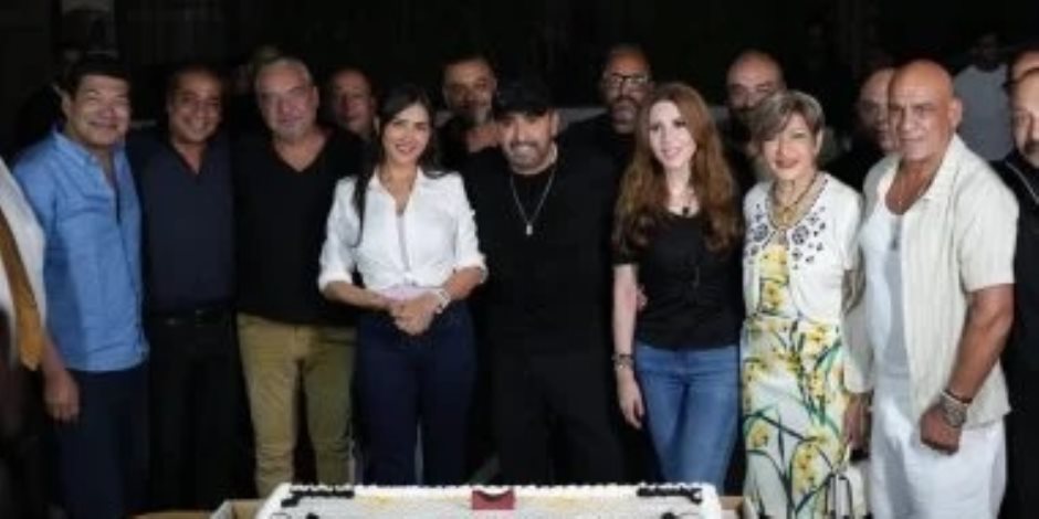 احتفال أبطال فيلم هيروشيما بالتصوير بطولة السقا ومى عمر.. صور
