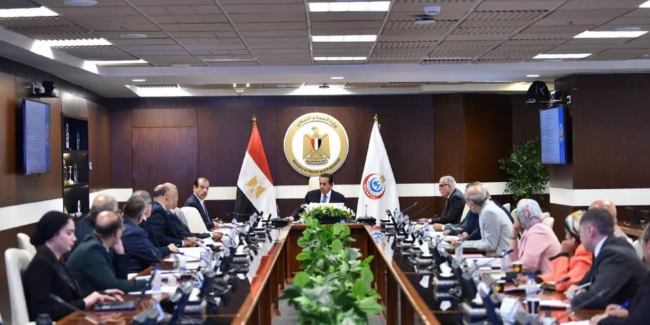 في اجتماع «هيئة التأمين الصحي».. وزير الصحة يناقش ملفات التعاون وتطوير الخدمات الطبية