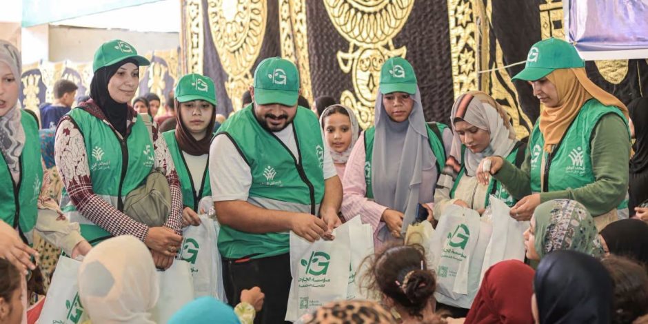 أنشطة ترفيهية وهدايا لإسعاد الأطفال ضمن جهود التحالف الوطنى بحملة «إيد واحدة» ببناويط.. صور
