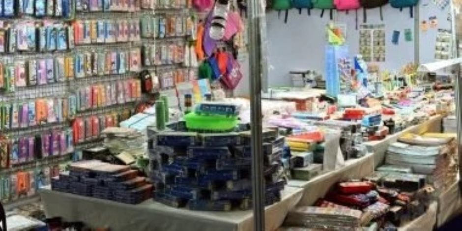 تخفيضات على الكشاكيل.. تعرف علي أسعار الأدوات المدرسية فى معرض أهلا مدارس بفيصل