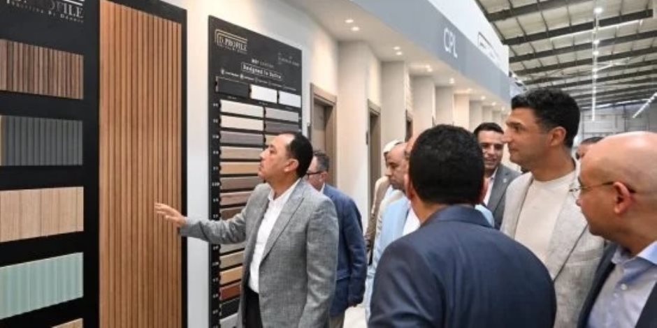 رئيس الوزراء يفتتح المرحلة الأولى من مصنع "ديزاينى دورز"