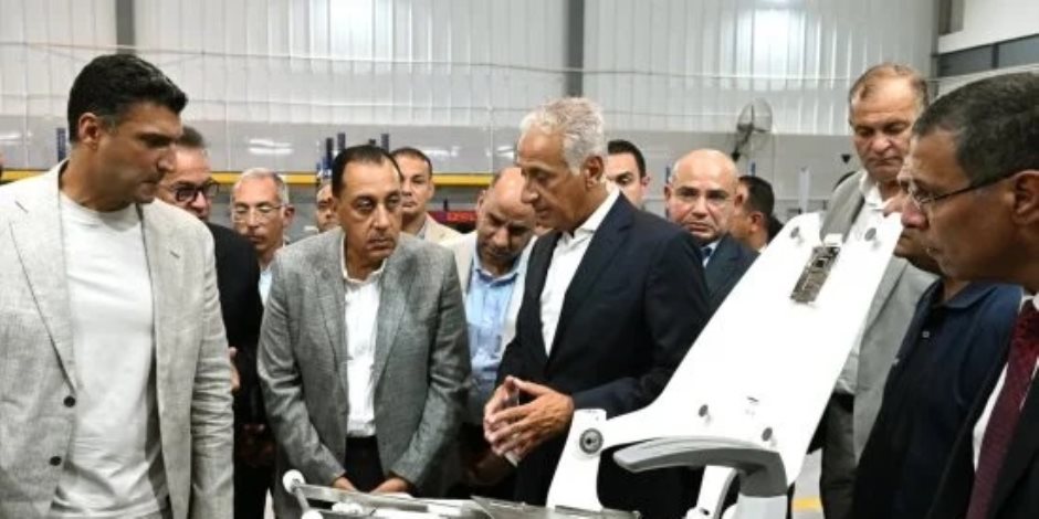 رئيس الوزراء يفتتح مصنعى «تكنوفيجن» لتجهيز سيارات الإسعاف وتجميع أجهزة الأسنان باستثمارات 16 مليون دولار