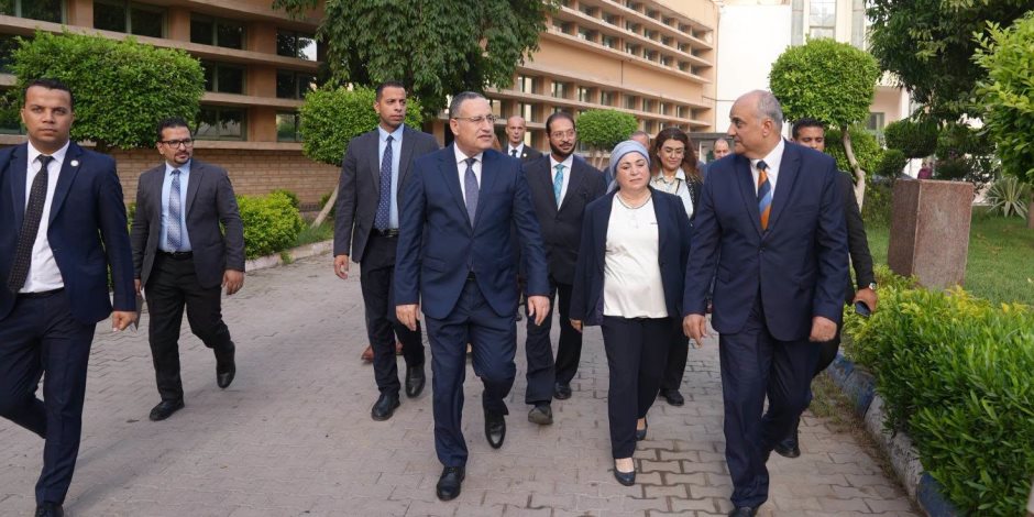 «مصنع نجوم الفن».. وزير التعليم العالي يتفقد أكاديمية الفنون ويعلن دعم تحديث المعاهد ورعاية المواهب