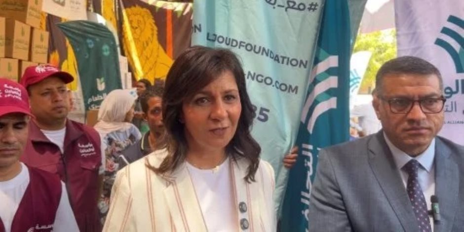 نبيلة مكرم: قافلة التحالف الوطنى فى قرية حجازة بقنا استهدفت 32 ألف مواطن