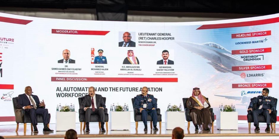 وزير الطيران: الذكاء الاصطناعي يعيد تشكيل وظائف الطيران.. وكوادر المستقبل مطالبة بفهم التكنولوجيا وتقييمها