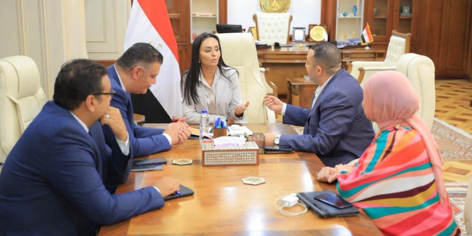 وزيرة التضامن الاجتماعي تلتقي عددًا من النواب لمناقشة ملفات الوزارة واستعراض طلباتهم