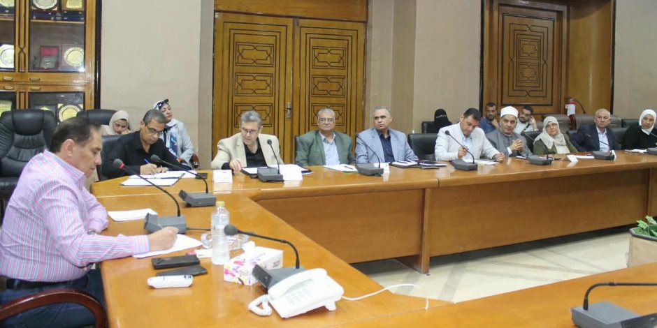 نائب محافظ شمال سيناء يترأس اجتماعاً لبحث استعدادات المحافظة لبدء العام الدراسي الجديد.. اعرف التفاصيل (صور)