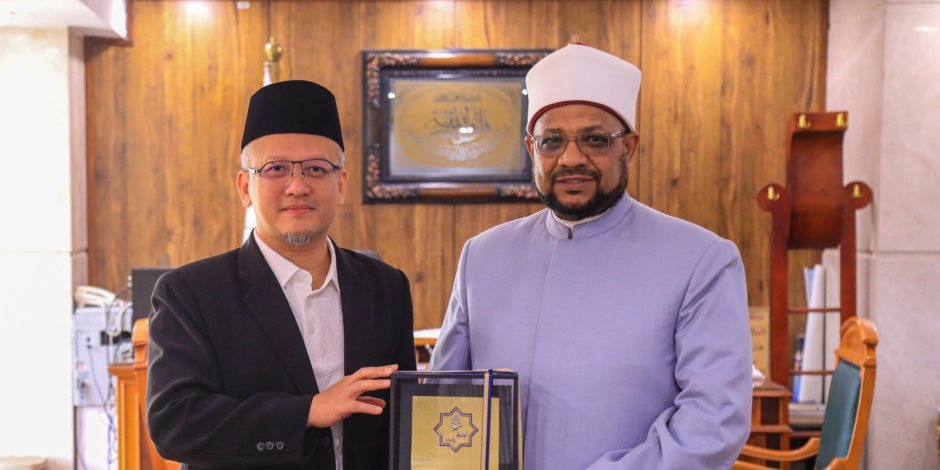 أمين (البحوث الإسلاميَّة) يستقبل وفد جامعة (القرآن الكريم) الماليزيَّة لبحث آفاق التعاون العلمي