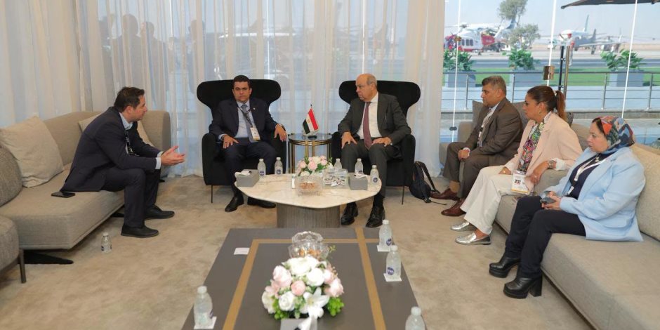 وزير الطيران يبحث مع رئيس وكالة الطيران البرازيلية تعزيز التعاون في صناعة الطائرات والتدريب