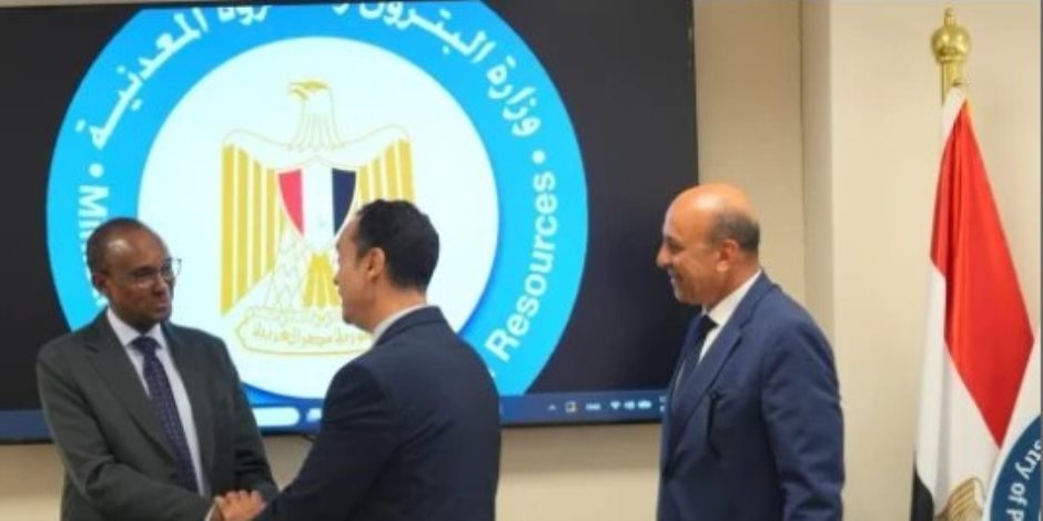 «البترول» تبحث التعاون وتبادل الخبرات مع كينيا في مجالات الطاقة