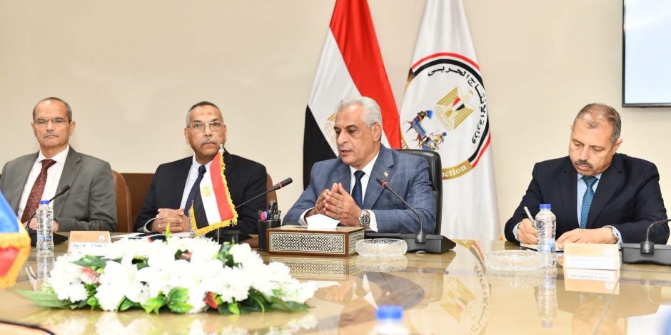 وزير الإنتاج الحربى يبحث مع سفيرة رومانيا بالقاهرة سبل تعزيز التعاون المشترك