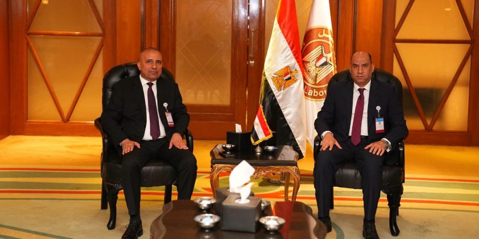 وزير العمل يلتقي رئيس الوفد العراقي لبحث التعاون في التدريب المهني وتنقل الأيدي العاملة