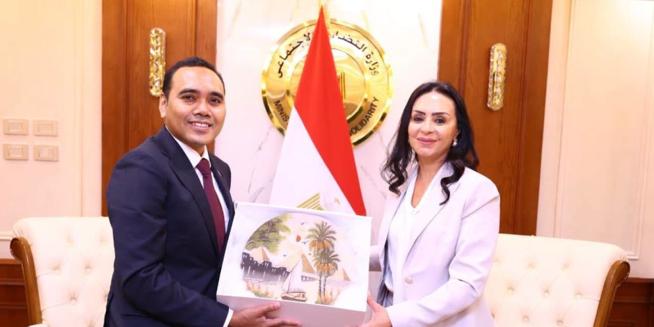 وزيرة التضامن الاجتماعي تستقبل وزير الدولة السنغافوري للشئون الخارجية والداخلية