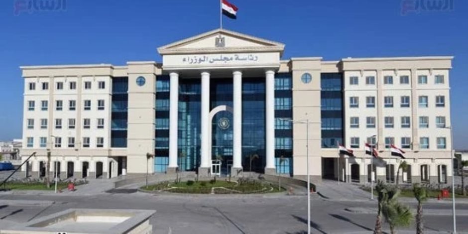 قرار جمهورى بتجديد تعيين علاء قاسم فى وظيفة أمين عام مجلس الوزراء