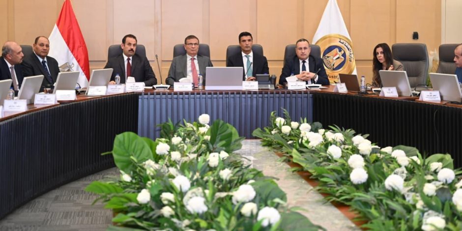 وزراء الصناعة والزراعة والتعليم العالي ورئيس جهاز مستقبل مصر للتنمية المستدامة يبحثون سبل تنفيذ نموذج متكامل لزراعة وتجهيز وتصنيع الكتان