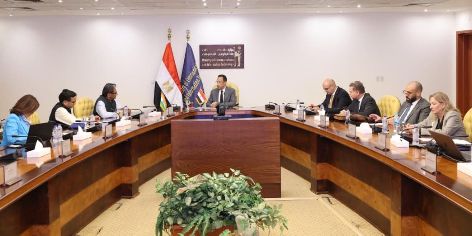 وزير الاتصالات يبحث مع سفير الهند التعاون في مجالات الذكاء الاصطناعي وجذب الاستثمارات