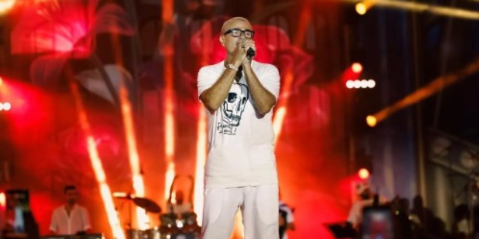 وسط حضور جماهيري كبير.. عمرو دياب يحيي حفلا غنائيا في العقبة بالأردن 
