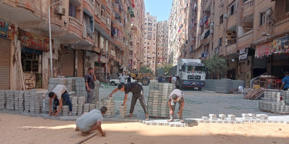 محافظ الجيزة يتابع مشروعات الرصف وتطوير الطرق بحي بولاق الدكرور