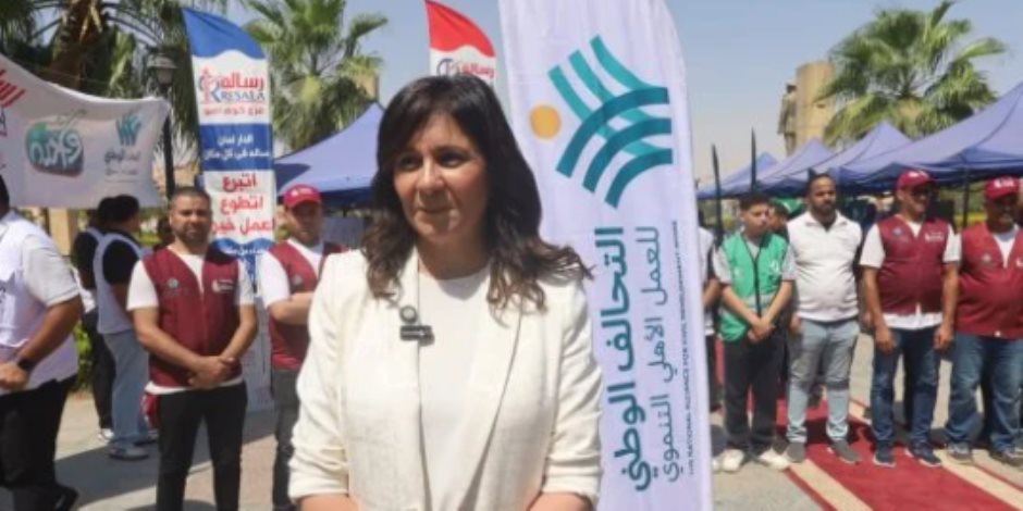 نبيلة مكرم من أسوان: توجيهات بالتوسع في دعم الأسر الأكثر احتياجًا.. «إحنا جنبكم وعينينا عليكم»