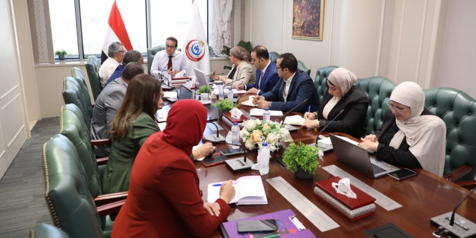 وزير الصحة يبحث الخطة الاستثمارية لأمانة المراكز الطبية المتخصصة ويشدد على تسريع تجهيز وحدات زراعة النخاع