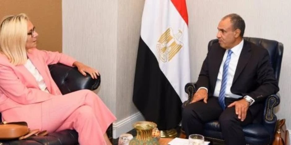 وزير الخارجية يلتقى مع سيجريد كاج نائبة رئيس وزراء هولندا السابقة