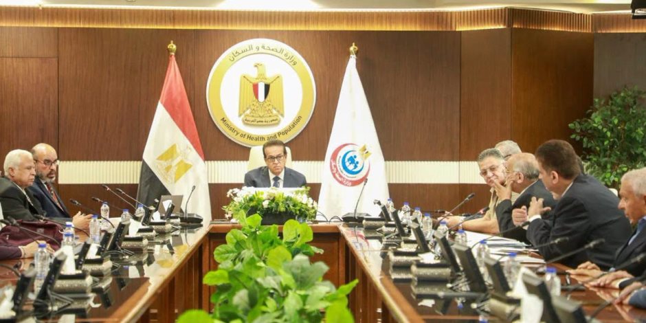 وزير الصحة يناقش استراتيجية توسيع قاعدة المتبرعين بالكلى من الأحياء مع اللجنة الاستشارية العليا لزراعة الأعضاء