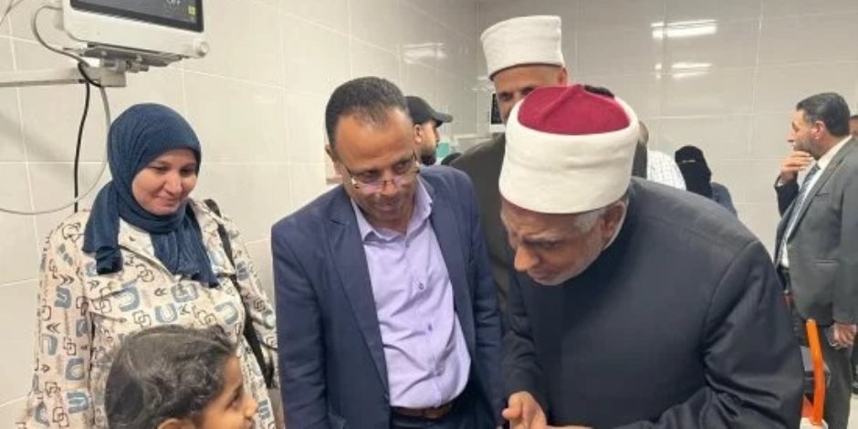 رئيس المعاهد الأزهرية يتفقد الحالة الصحية لتلاميذ معهد خاص إثر حادث أتوبيس